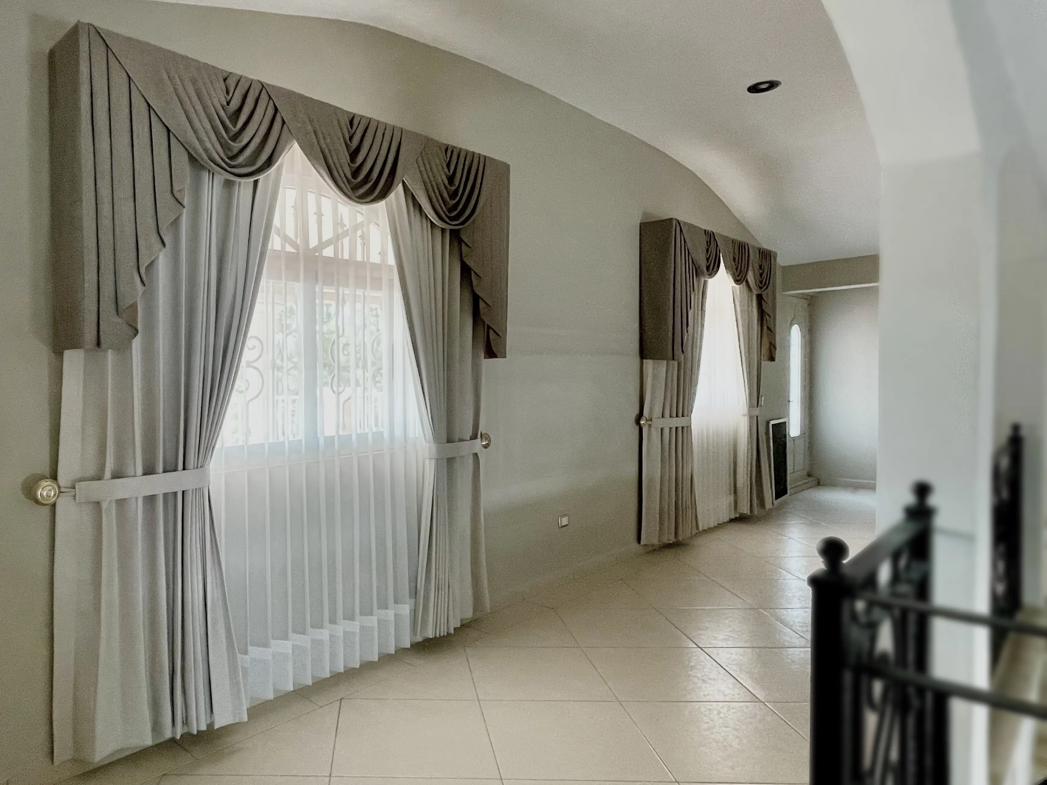 Cortinas a medida con caída suave y estilo elegante